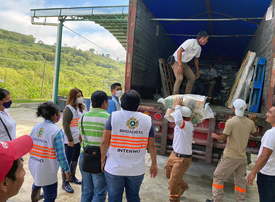 Ante daños por lluvias, garantiza Rutilio Escandón apoyo alimentario y ayuda a familias damnificadas.