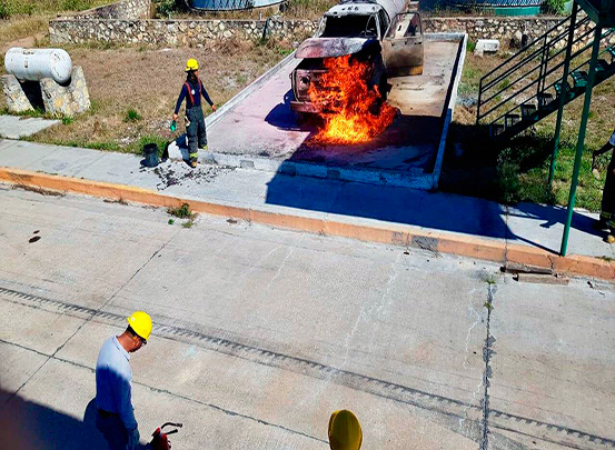 Más dependencias se capacitan para enfrentar posibles contingencias.